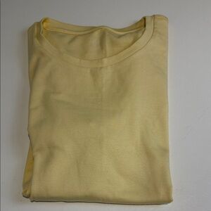 GAP Soft Yellow Tee Size Large NWT